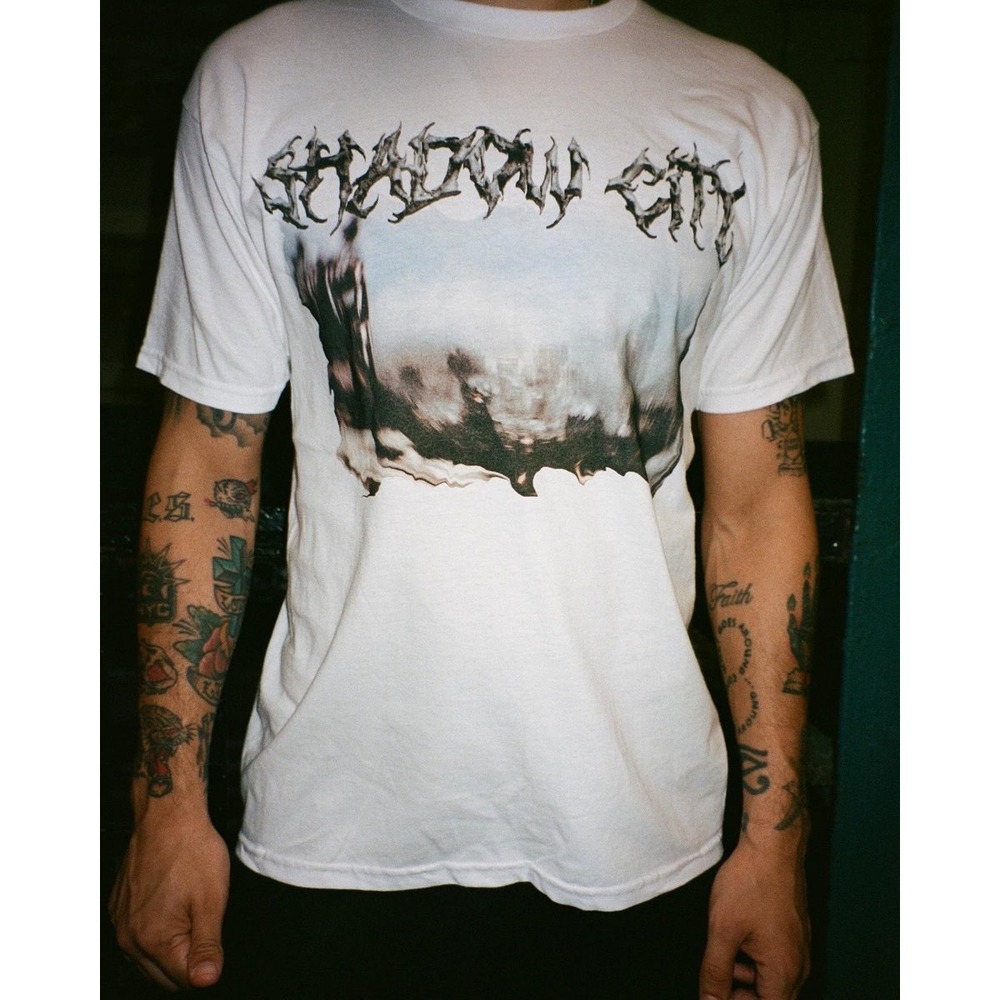 Men's shadow city graphic t-shirt size Large Skater Grunge rap‎